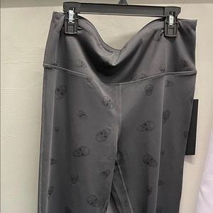 Mono B skull legging size large